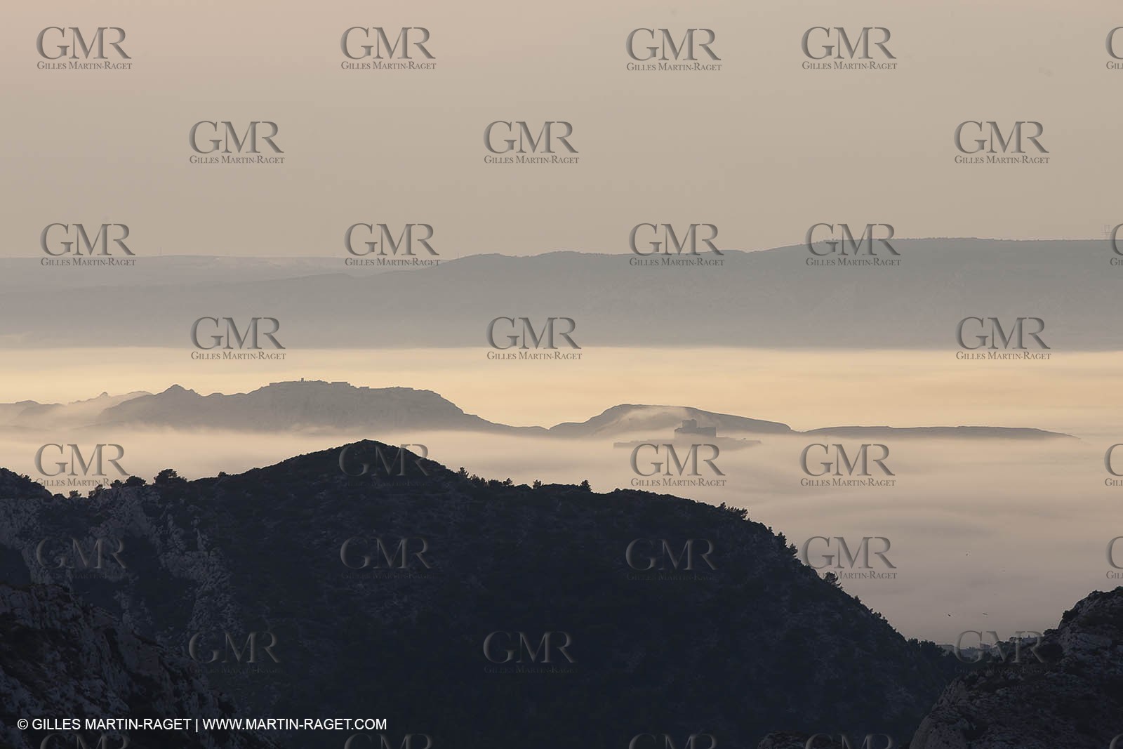 18 07 2012 -Marseille (FRA ) - Unusual foggy conditions