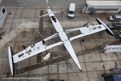 18 04 2012 - La Ciotat (FRA,13) - L'Hydroptère en préparation - Présentation du  nouvele équipage