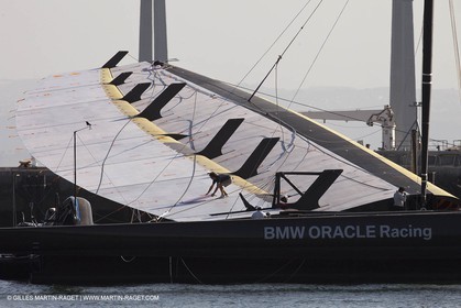 12 11 2009 - San Diego (USA, CA) - 33rd America's Cup - BMW ORACLE Racing - Wing trials, Day 2