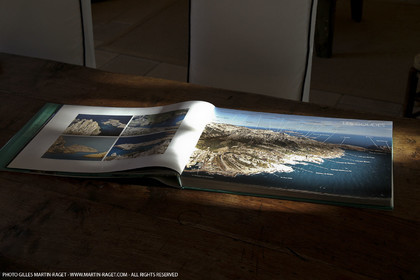 09 11 2010 - Marseille (FRA,13) - Photos du livre Calanques, si proches, si lointaines, Ed. Cres, Texte Juliette Lembot, Photos Gilles Martin-Raget