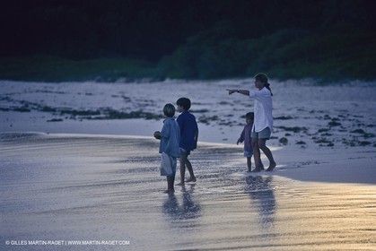 Sailing, cruising, children onboard