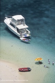 Powerboating, cruising