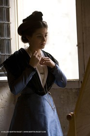 04 03 2007 - Arles - Queen of Arles and her assistants - winter costume trials