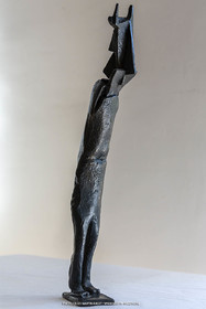 19 07 2020, St Rémy de Provence, (FRA,13), Oeuvre de Germaine Richier, Tauromachie 1956, bronze patinée foncée, numéroté 5 8, Fondeur L.Thinot, 43 X 7 X 12 cm, collection particulière,