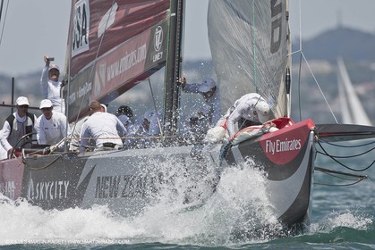 23 01 2009 - Auckland (NZL) - Louis Vuitton Pacific Series - BMW ORACLE Racing - Tuning up onboard Emirates Team New Zealand yacht