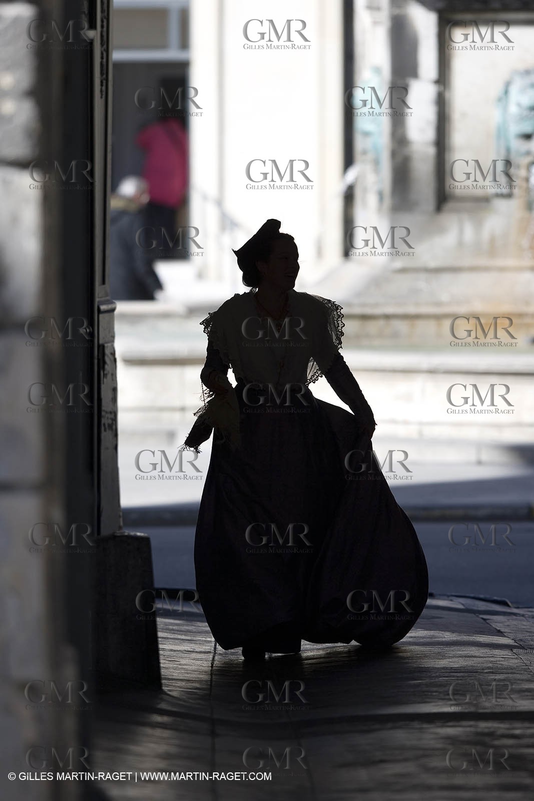 10 03 2007- Arles (FRA, 13) - Queen of arles and her assistants