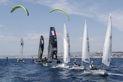 15 04 2024, Marseille (FRA), présentation des sélectionnés olympiques français en voile pour les Jeux Olympiques de Paris 2024.  Alex Mazella (Kite hommes - Formula Kite); Laurianne Nolot (Kite femmes - Formula Kite); Nicolas Goyard (Planche à voile hommes - iQFoil); Hélène Noesmoen (Planche à voile femmes- iQFoil); Camille Lecointre-Jeremie Mion (dériveur double mixte - 470); Louise Cervera (Dériveur femmes - ILCA 6); Jean-Baptiste Bernaz (Dériveur hommes - ILCA 7); Tim Mourniac - Lou Berthomieu (Multicoque mixte - Nacra 17); Clément Péquin - Erwan Fischer (Skiff hommes - 49er); Sarah Steyaert-Charline Picon (Skiff femmes - 49er FX).