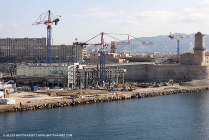 14 01 2010 - Marseille (FRA,13) - Chantier du Mucem arrêté en raison de la découverte d'une bombe de 250 kg