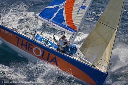 26-06-2007 - FIGARO II - THEOLIA - Skipper : Robert Nagy - Entrainement au large de Marseille par fort mistral