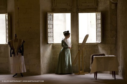 04 03 2007 - Arles - Queen of Arles and her assistants - winter costume trials