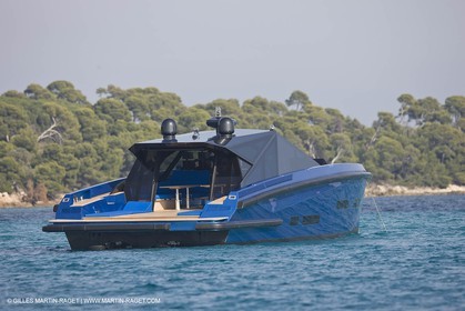 14 10 2008 - Cannes (FRA, 06) - SUper yachts - motoryachts - Wally yachts - Wallypower 64