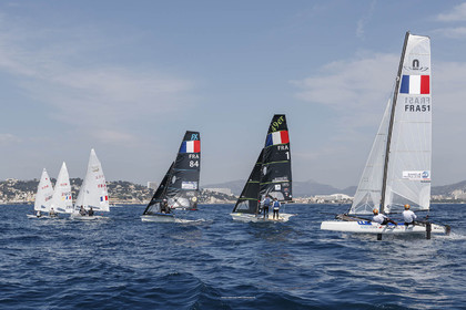 15 04 2024, Marseille (FRA), présentation des sélectionnés olympiques français en voile pour les Jeux Olympiques de Paris 2024.  Alex Mazella (Kite hommes - Formula Kite); Laurianne Nolot (Kite femmes - Formula Kite); Nicolas Goyard (Planche à voile hommes - iQFoil); Hélène Noesmoen (Planche à voile femmes- iQFoil); Camille Lecointre-Jeremie Mion (dériveur double mixte - 470); Louise Cervera (Dériveur femmes - ILCA 6); Jean-Baptiste Bernaz (Dériveur hommes - ILCA 7); Tim Mourniac - Lou Berthomieu (Multicoque mixte - Nacra 17); Clément Péquin - Erwan Fischer (Skiff hommes - 49er); Sarah Steyaert-Charline Picon (Skiff femmes - 49er FX).