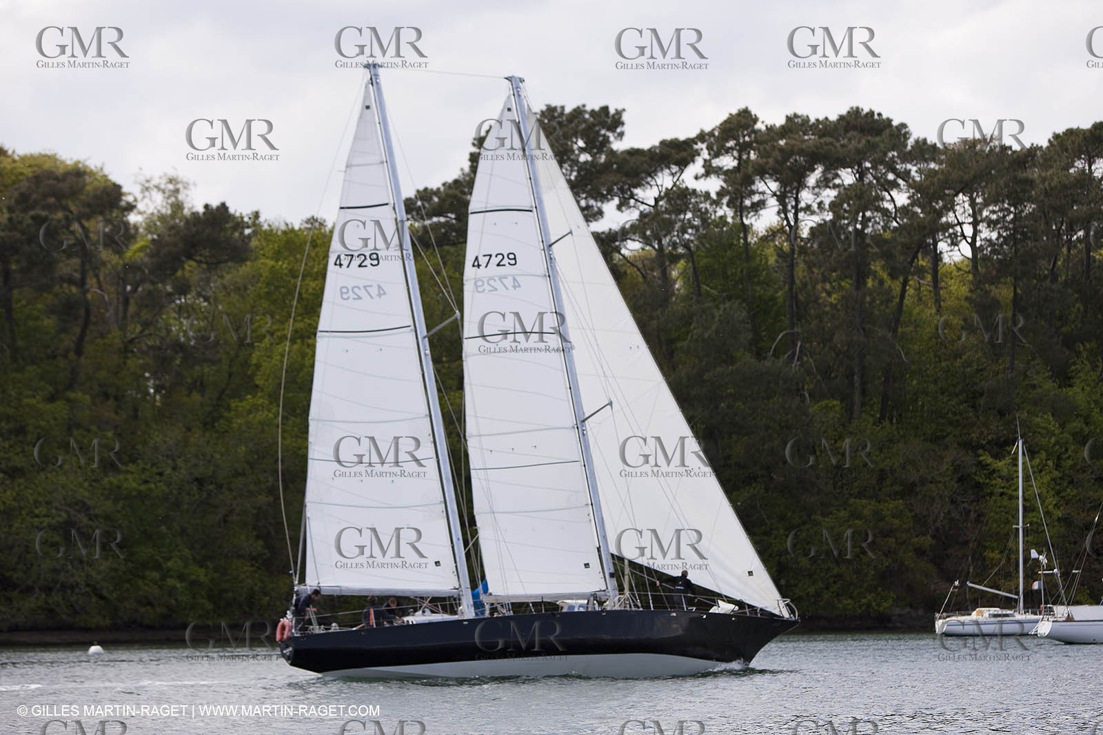 19 05 2010- Benodet (FRA,56)  -  Pen Duick III  sailing in Odet river