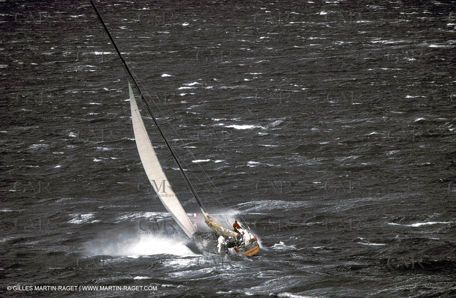 Crusing monohull sailing