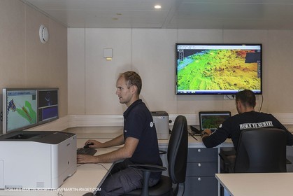 11 09 2014 - la Ciotat (FRA,13) - onboar Al Azzizi, oceanographic research ship buit by H2X boat yard, measure devices manipuation