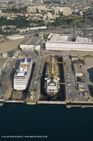 Monde maritime, opérations porturaires, ports, manoeuvres, marine world, harbour operations, maritime shipping,