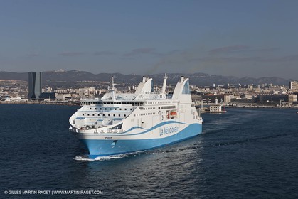 14 01 2012 - Marseille (FRA,13) - Compagnie La Méridionale - le Piana devant Marseille et les Calanques
