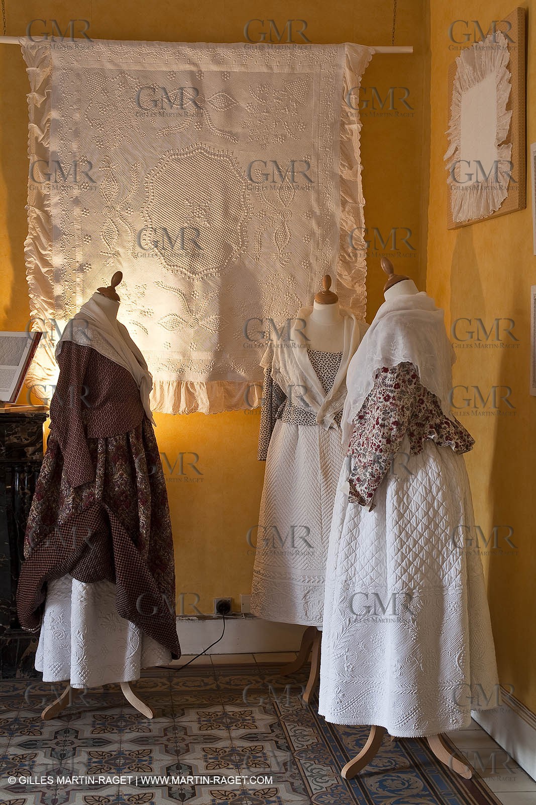 December 2009 - Boutis