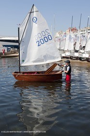 24 05 2010 - Hyères (FRA,83) - Optimist en bois