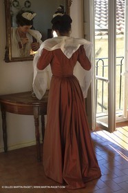 Women of Arles in traditional costume