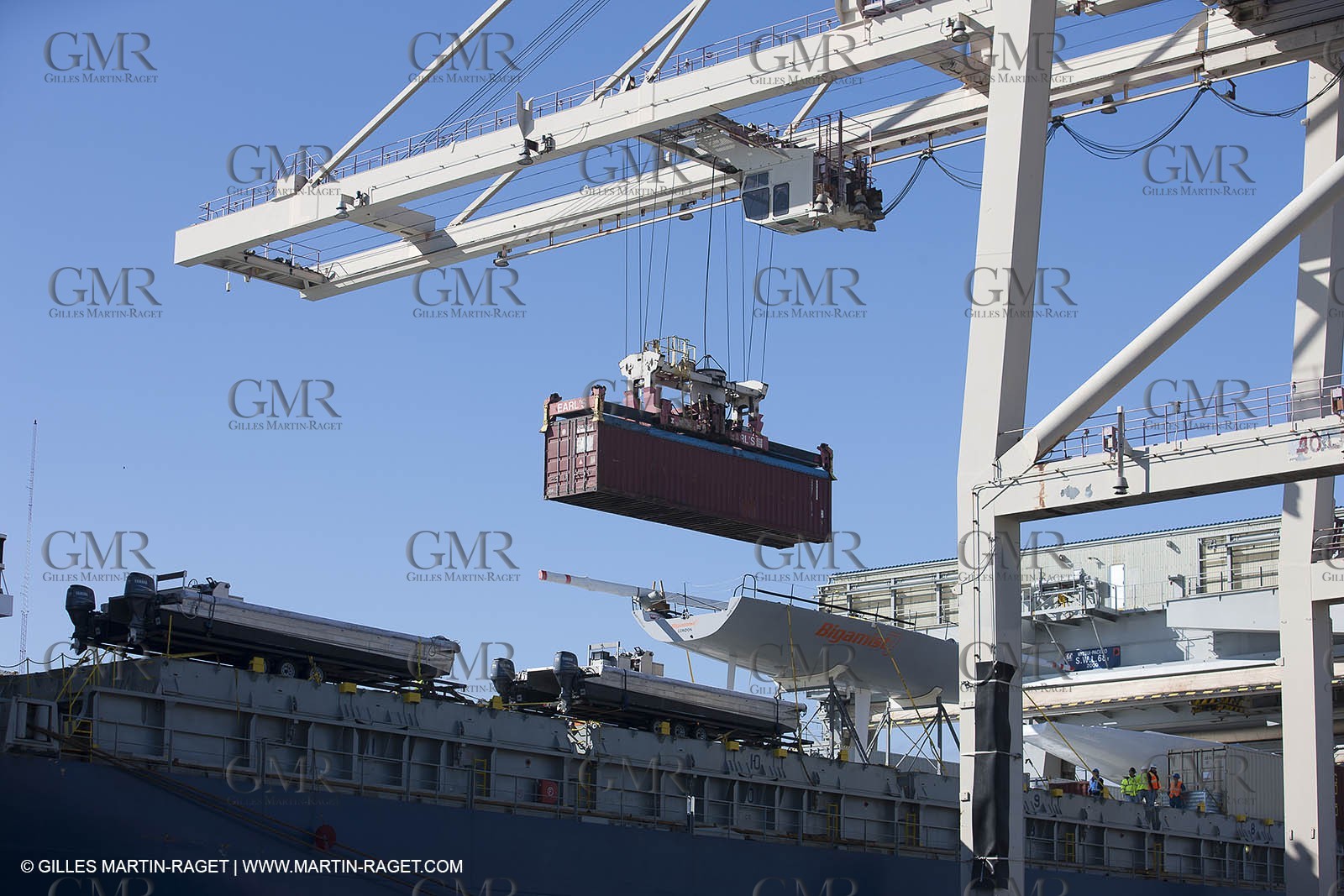 01 03 2011 - San Frnacisco (USA,CA) - Harbour operations - ship details - ship unloading - containers