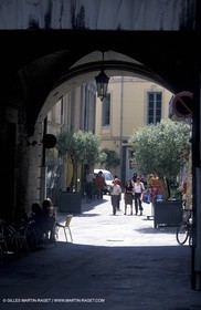 Nîmes
