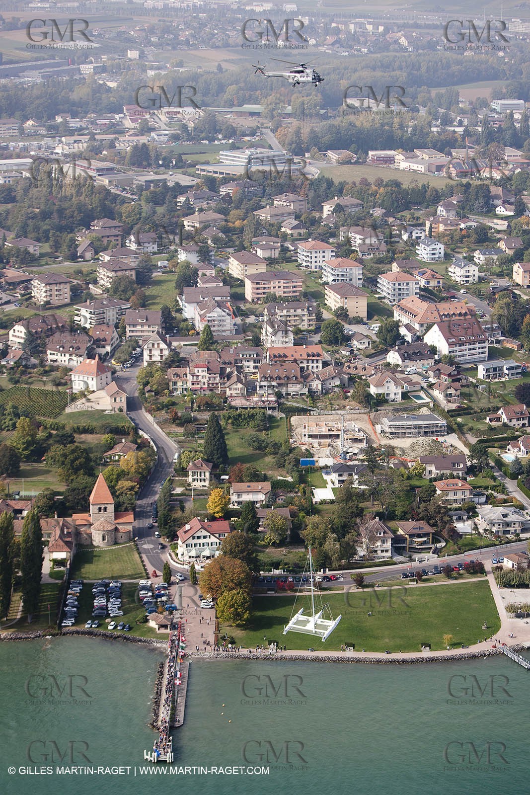 08 10 10 - St Sulpice (SUI) - Hydroptere.ch touches water