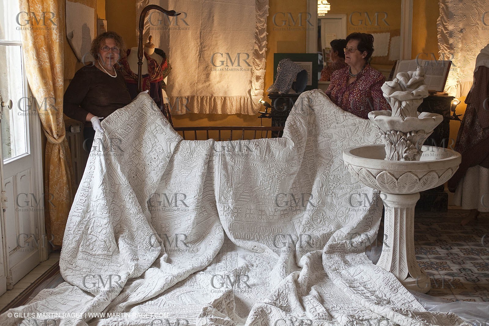 December 2009 - Boutis