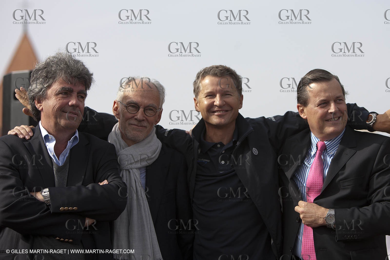 08 10 10 - St Sulpice (SUI) - Hydroptere.ch launch by helicopter -Patrick Aebischer (EPFL), Alain Thébault (skipper), Thierry Lombard (Banque Lombard-Odier),  Philippe Merk (Audemard Piguet)