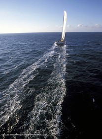 Orange II - Trophée Jules Verne 2004 - Ouessant - 1er passage de ligne