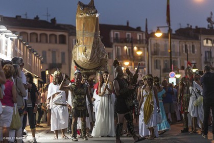 02 10 2014, Saint-Tropez (FRA,83), Voiles de Saint-Tropez 2014, Day 4, défilé des équipages   crew parade