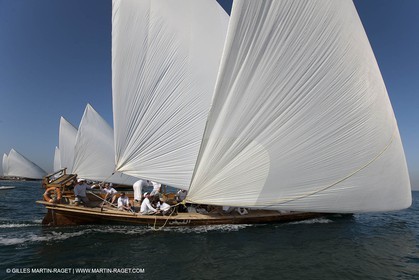 20 11 2010 - Dubai (UAE) - Dubai Louis Vuitton Trophy - Courses de boutres traditionnels pour les équipes engagées