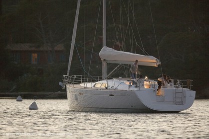 Monocoque de croisiere au mouillage