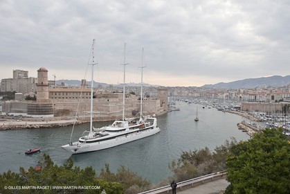 23 10 2010 - Marseille (FRA,13) - Le Ponant - Arrival in Marseille and entrance in the historical port