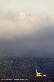 06 08 09 - Marseille - La neble - Brouillard sur les calanques et îles de Marseille