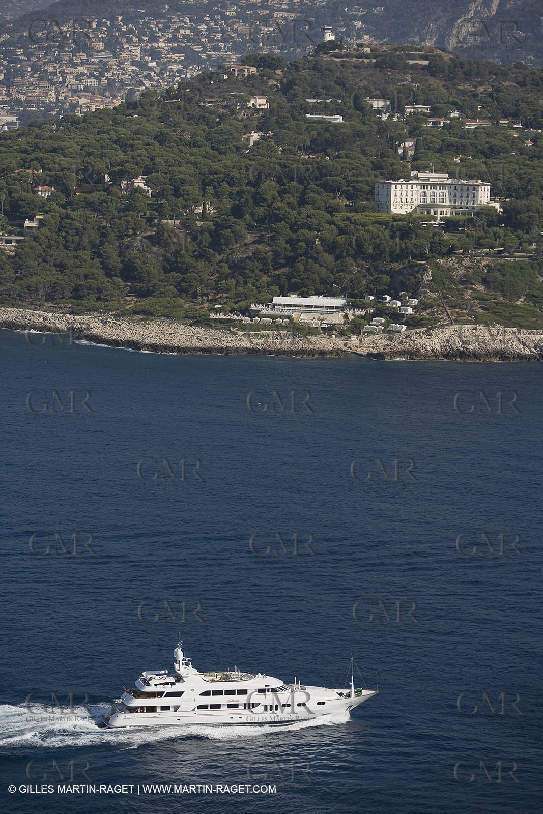 28 07 2007 - St Jean Cap Ferrat - SuperYachts - Motor Yachts - Hampshire