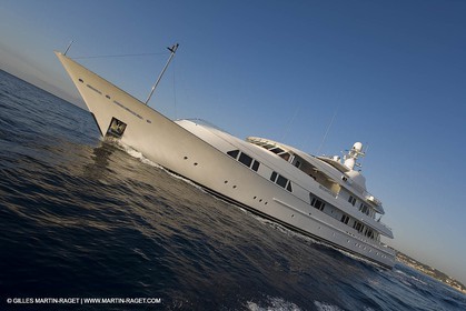 28 07 2007 - St Jean Cap Ferrat - SuperYachts - Motor Yachts - Hampshire