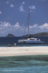 Multicoque au mouillage