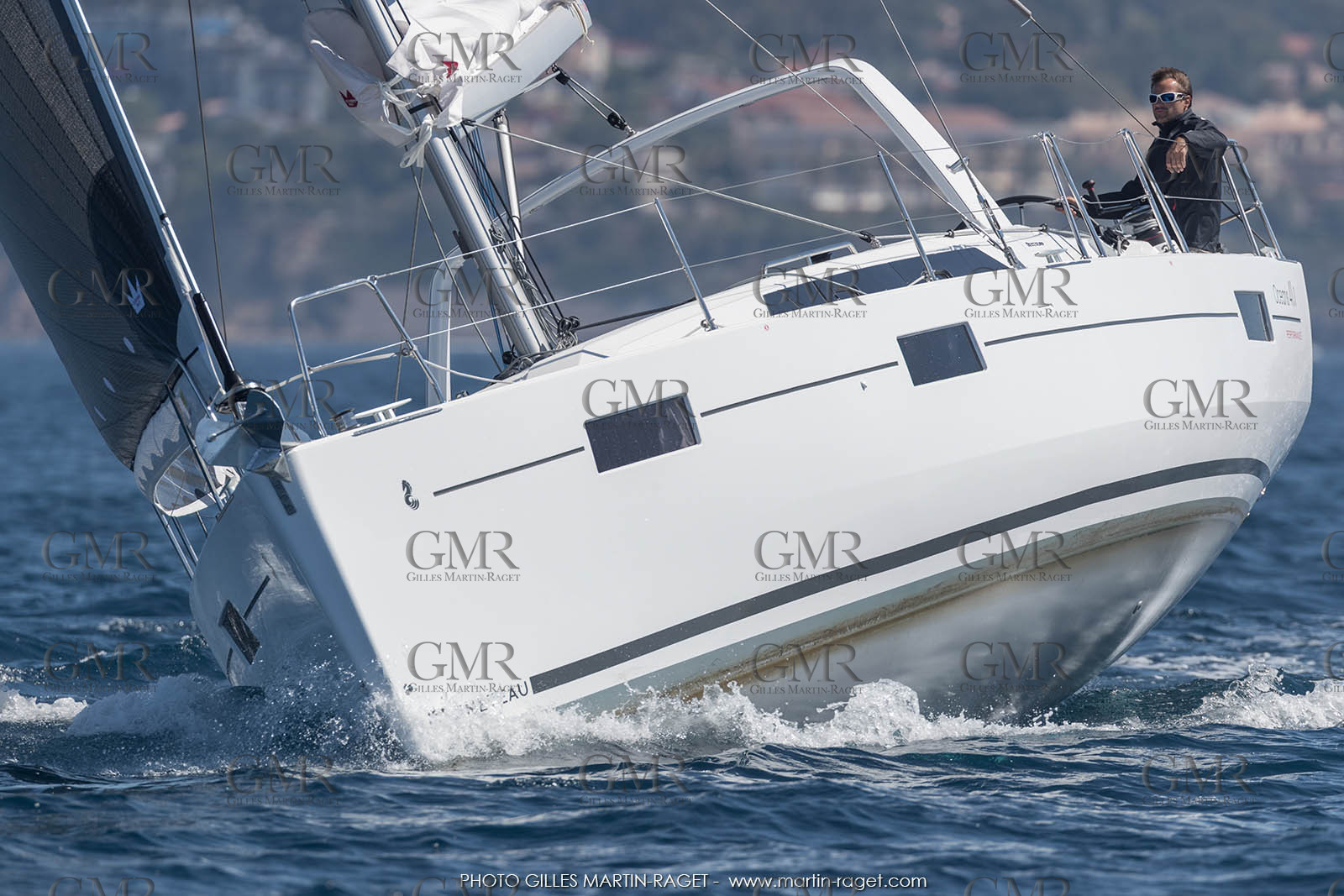 04 07 3017; Les EMbiez (FRA; 83) - Chantier Beneteau; Oceanis 41.1
