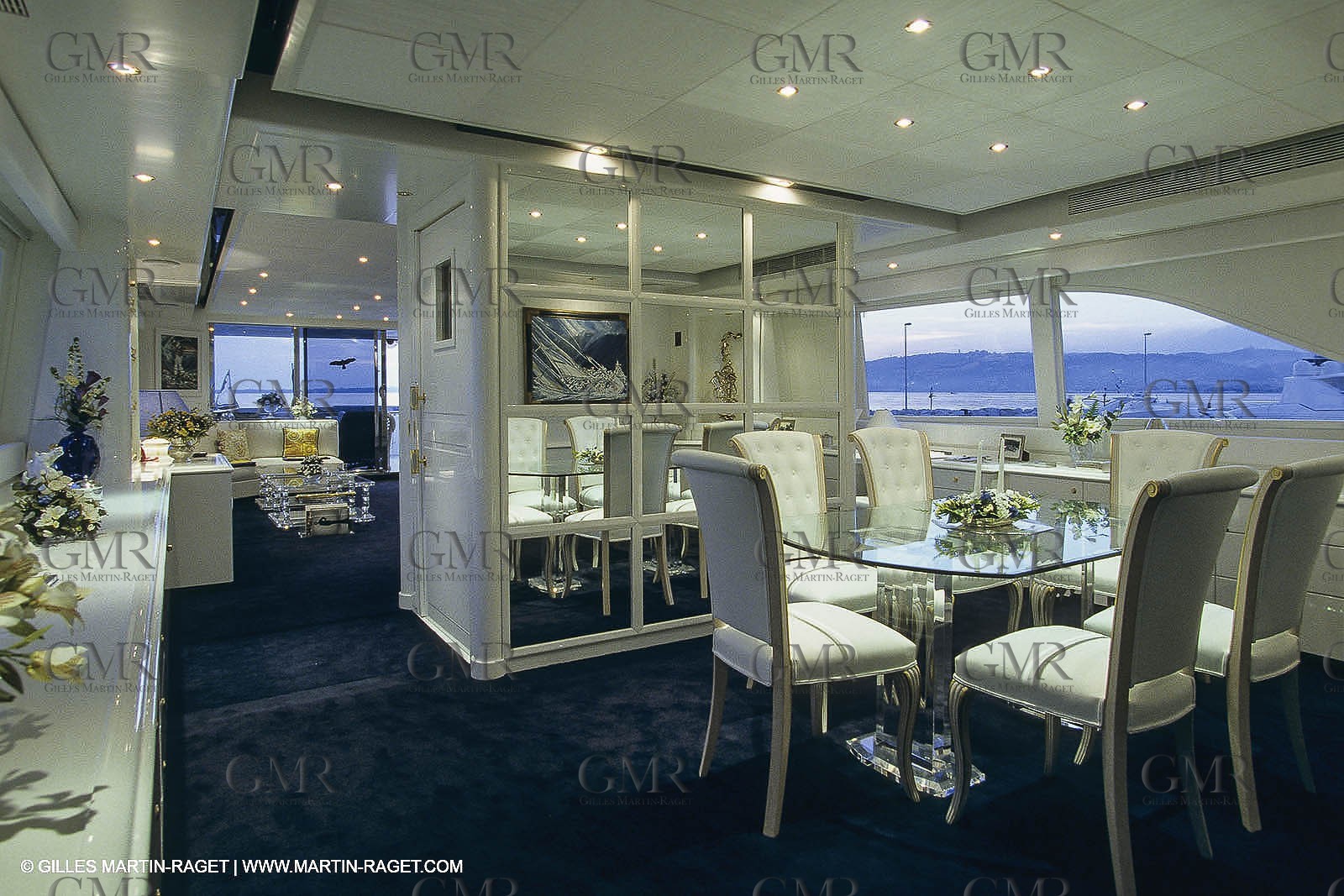 Powerboating, super Yachts