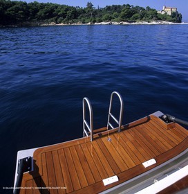 MotorYacht - Inside - Decks