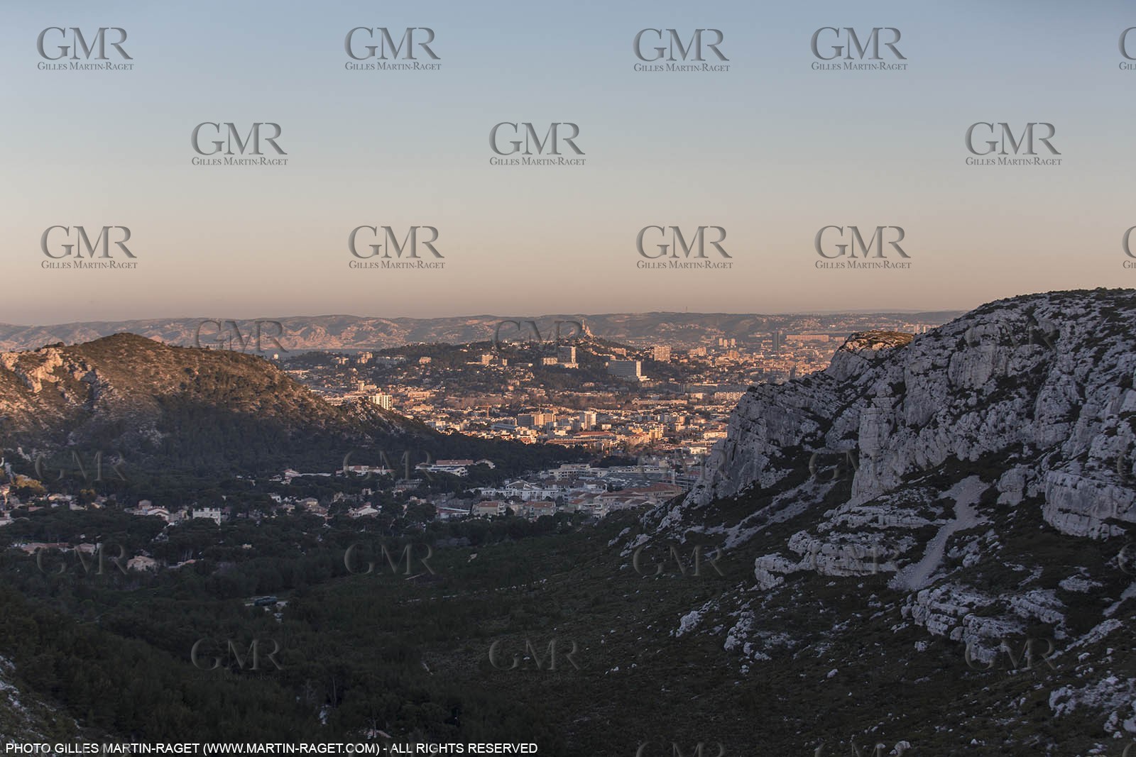 05 03 2015, Marseille (FRA,13), Col de Sormiou, Marseilles as seen from Sormiou pass