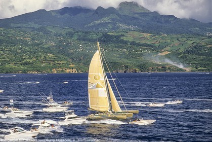 Novembre 1990, Pointe a Pitre (Guadeloupe) Arrivee victorieuse de Florence Arthaud (Groupe Pierre 1er) dans la Route du Rhum