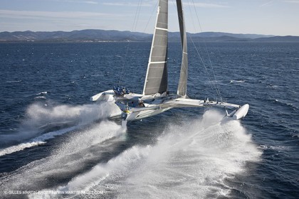 Samedi 5 septembre 2009 - Hyères (FRA, 83) - L'Hydroptère bat le record du monde de vitesse avec un run à 51,36 knts (sous réserve de ratification par le WSSRC)