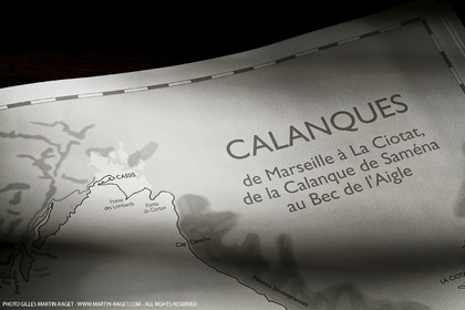 09 11 2010 - Marseille (FRA,13) - Photos du livre Calanques, si proches, si lointaines, Ed. Cres, Texte Juliette Lembot, Photos Gilles Martin-Raget