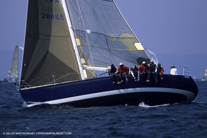 Crusing monohull sailing