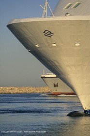 Monde maritime, opérations porturaires, ports, manoeuvres, marine world, harbour operations, maritime shipping,