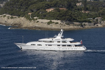 28 07 2007 - St Jean Cap Ferrat - SuperYachts - Motor Yachts - Hampshire