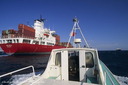 Monde maritime, opérations porturaires, ports, manoeuvres, marine world, harbour operations, maritime shipping,