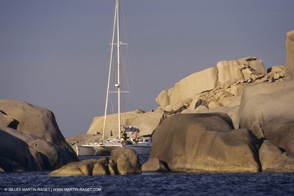 Voile, croisière,multicoque au mouillage